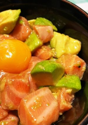サーモンとアボガドのにっこり丼-レシピのメイン写真