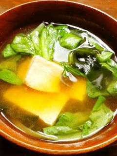 豆腐、レタス、若布のお味噌汁-レシピのメイン写真