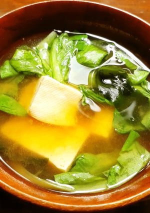 豆腐、レタス、若布のお味噌汁-レシピのメイン写真