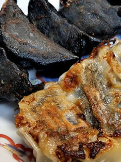 薬味たっぷり!竹炭餃子-レシピのメイン写真