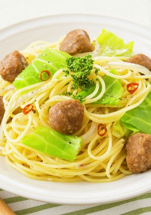 朝ミートボールとキャベツのペペロンチーノ-レシピのメイン写真