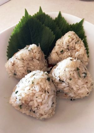 じゃことひじきふりかけのおにぎり-レシピのメイン写真