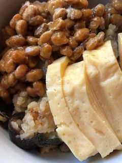 納豆と京風だし巻き玉子のご飯(業スー)-レシピのメイン写真