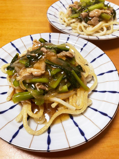 豚肉と小松菜で*もちパリ餡かけ焼うどん*-レシピのメイン写真