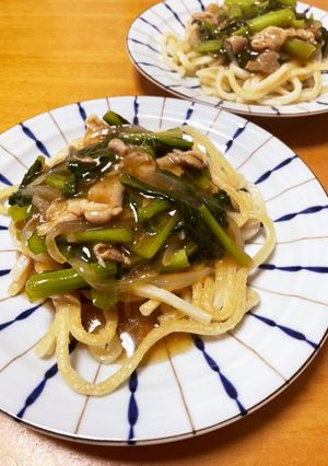 豚肉と小松菜で＊もちパリ餡かけ焼うどん＊-レシピのメイン写真