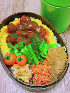 ふわふわ卵にミートボール乗っけ弁当-レシピのメイン写真