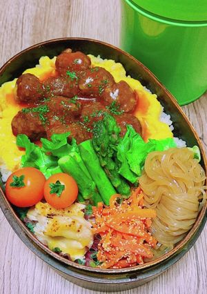 ふわふわ卵にミートボール乗っけ弁当-レシピのメイン写真
