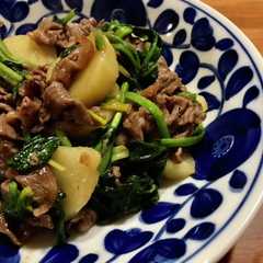 รูปของ 薄切り牛肉とじゃがいものニンニク醤油炒め