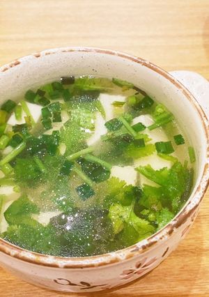 キッチン鋏で！豆腐とパクチーの生姜スープ-レシピのメイン写真
