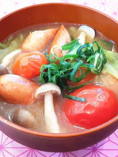 簡単♡ミニトマトとウインナーの味噌汁♡-レシピのメイン写真