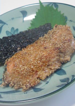 材料２つ！！鮭のたっぷり胡麻衣焼き☆-レシピのメイン写真