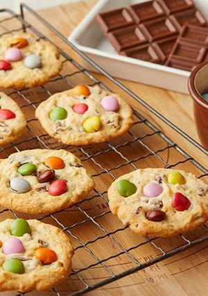 マーブルチョコ⼊りカラフルクッキー-レシピのメイン写真