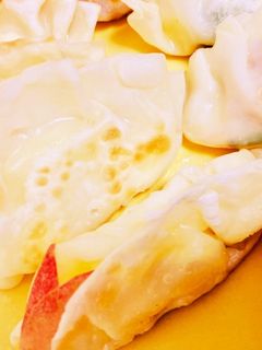 閉じ込められた林檎うさぎのチーズ揚げ餃子-レシピのメイン写真