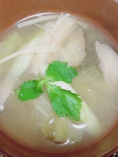 野菜たっぷりのお味噌汁-レシピのメイン写真