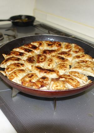 一口両面焼き餃子☆博多鉄鍋風-レシピのメイン写真