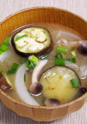 茄子と新玉ねぎの味噌汁-レシピのメイン写真