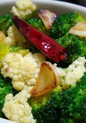 食卓華やか♪ブロッコリーとカリフラワー-レシピのメイン写真