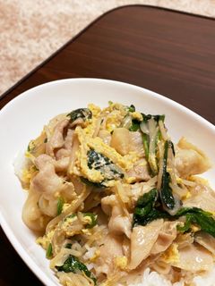豚肉ほうれん草卵とじ炒め丼-レシピのメイン写真
