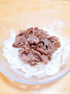 簡単☆新玉ねぎと牛こまのサラダ-レシピのメイン写真