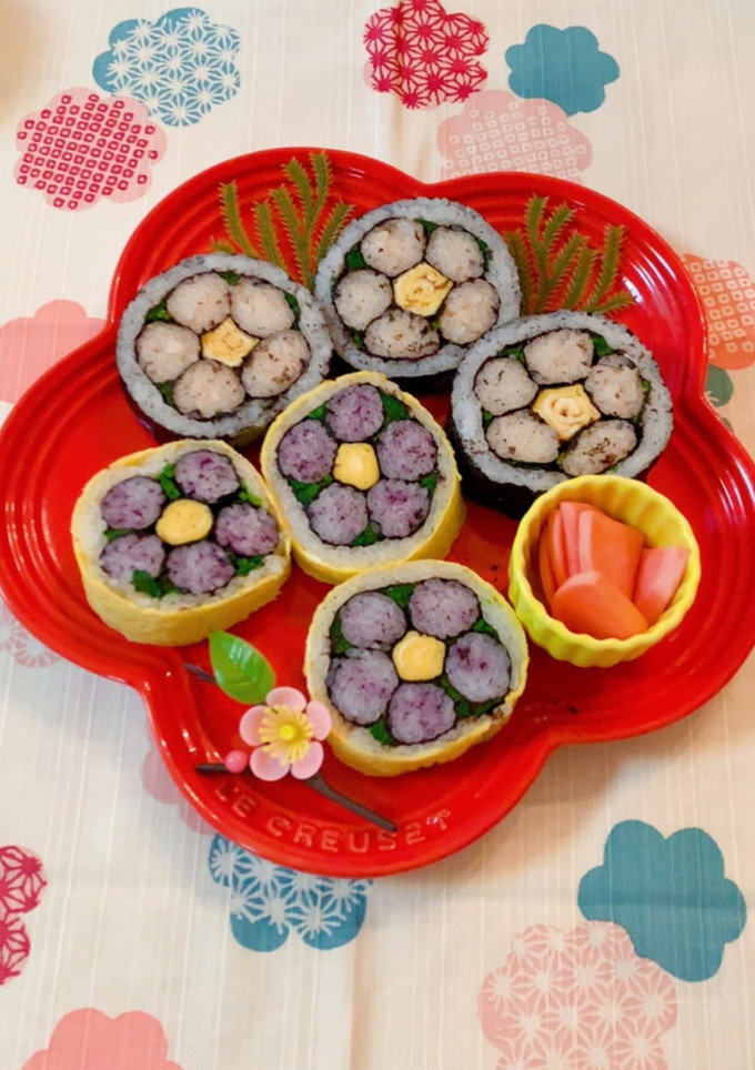 2種類のお花の巻き寿司-レシピのメイン写真