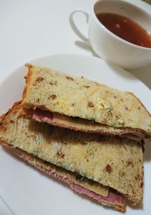 ライ麦パンのハムホットドック-レシピのメイン写真