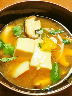 ゆり根、椎茸、豆腐のお味噌汁-レシピのメイン写真