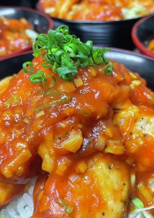 本当に鶏ムネ？疑惑の鶏ムネチリソース丼-レシピのメイン写真