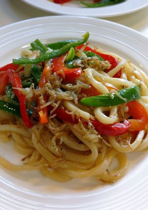 ピーマンとじゃこのバター醤油うどん-レシピのメイン写真