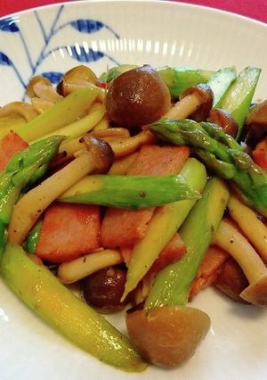 アスパラとしめじのかぼすこバター炒め-レシピのメイン写真