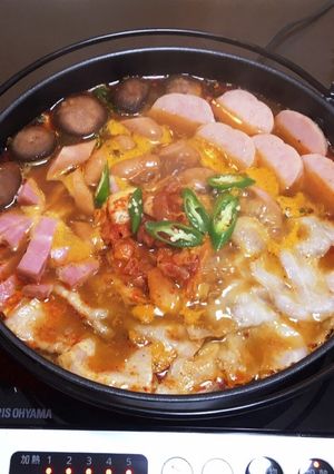 スパムの韓国ラーメンが絶品!プデチゲ-レシピのメイン写真