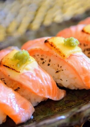 とろける味わい炙りチーズサーモン握り寿司-レシピのメイン写真