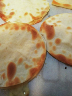 余った餃子の皮で!甘じょっぱい簡単おやつ-レシピのメイン写真