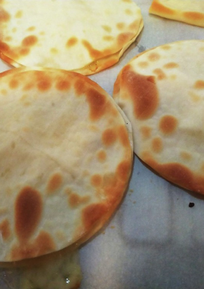余った餃子の皮で！甘じょっぱい簡単おやつ-レシピのメイン写真
