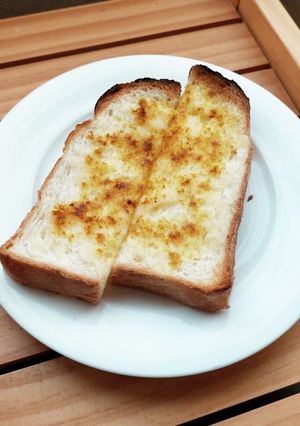 簡単すぎる、ガーリック カレー トースト-レシピのメイン写真