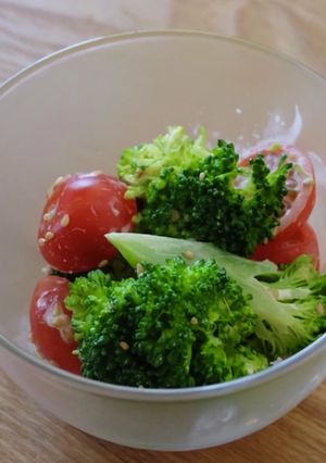 ブロッコリーとトマトのごまマヨサラダ-レシピのメイン写真