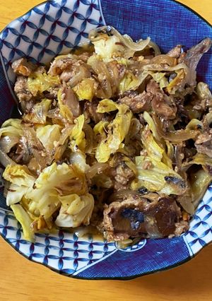 鯖水煮とキャベツ玉ねぎのはちみつ味噌炒め-レシピのメイン写真