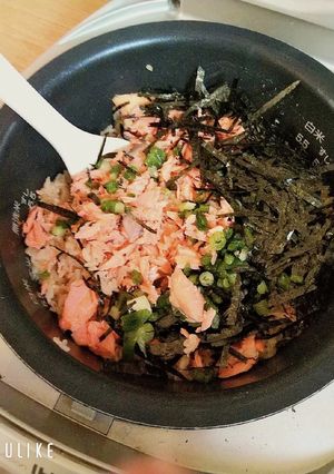 炊飯器にお任せ★鮭の炊き込みご飯-レシピのメイン写真