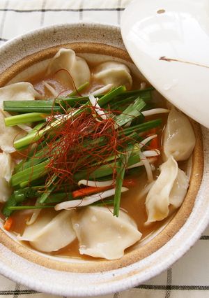 豚骨スープのぎょうざ鍋-レシピのメイン写真