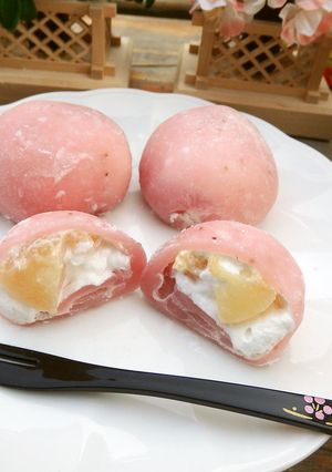 いちごの果汁を使ってピンクの大福-レシピのメイン写真
