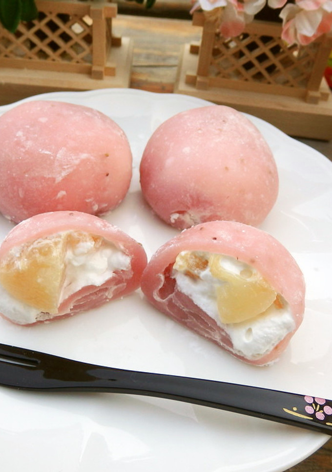 いちごの果汁を使ってピンクの大福-レシピのメイン写真