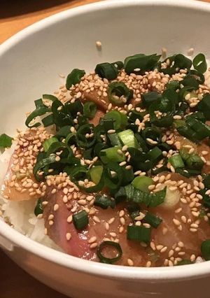 ブリのごま漬け丼にんにく風味-レシピのメイン写真