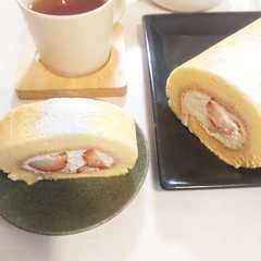 รูปของ ふんわり春を運ぶいちごのロールケーキ