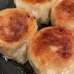รูปของ 蒸さず焼く！パリパリ焼きシュウマイ！