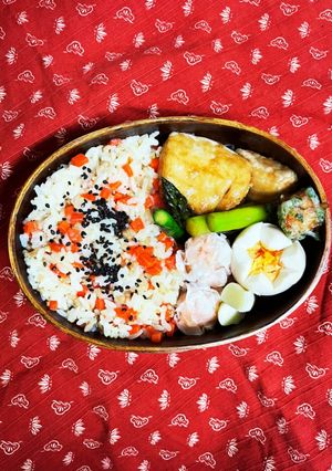 にんじんと鶏そぼろの混ぜご飯弁当-レシピのメイン写真