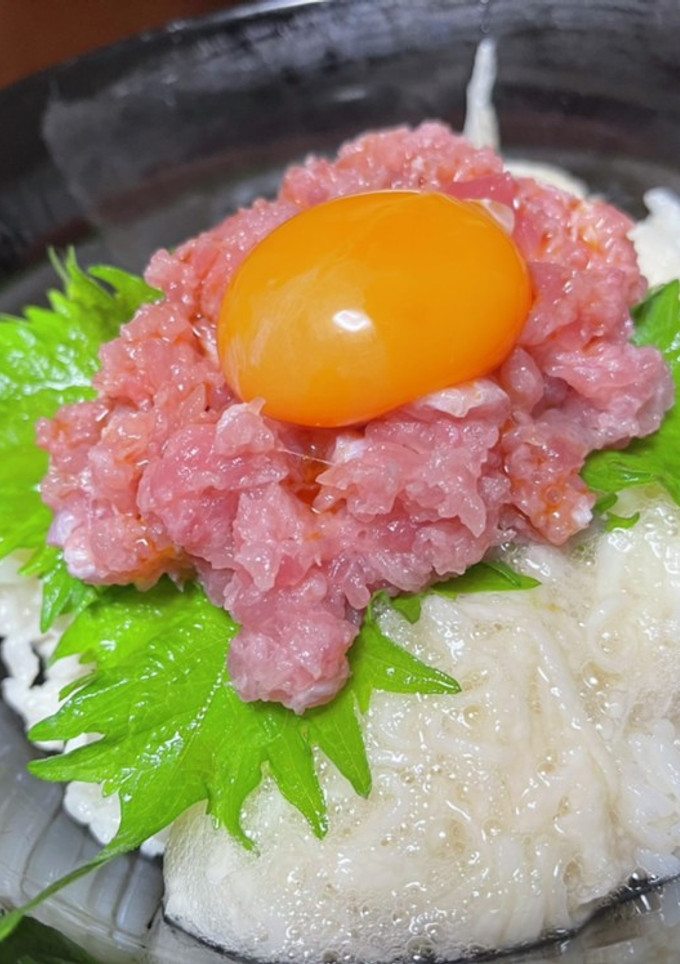 刻みトロロとマグロのタタキ丼-レシピのメイン写真