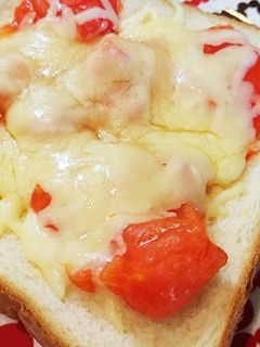 ルビートマト活用①チーズトースト-レシピのメイン写真