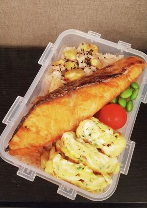 お弁当(2/25)塩鮭 栗ご飯-レシピのメイン写真