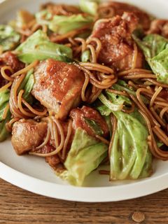 鶏肉とキャベツの甘辛炒めそば-レシピのメイン写真