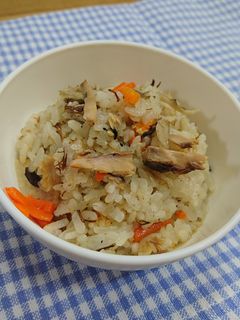 子どもも食べやすい!サバ缶の炊き込みご飯-レシピのメイン写真