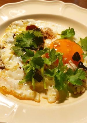 目玉焼きアレンジ 香菜、長葱、青唐辛子-レシピのメイン写真